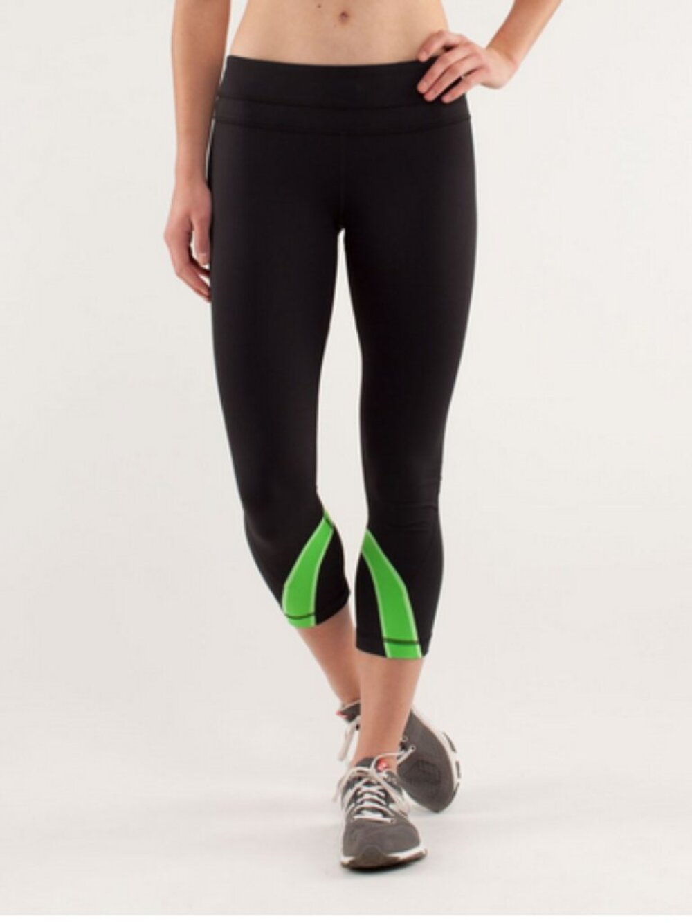 Lululemon Run: Inspire Crop II Black / Frond Size 6